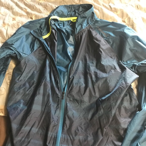 brooks rain jacket